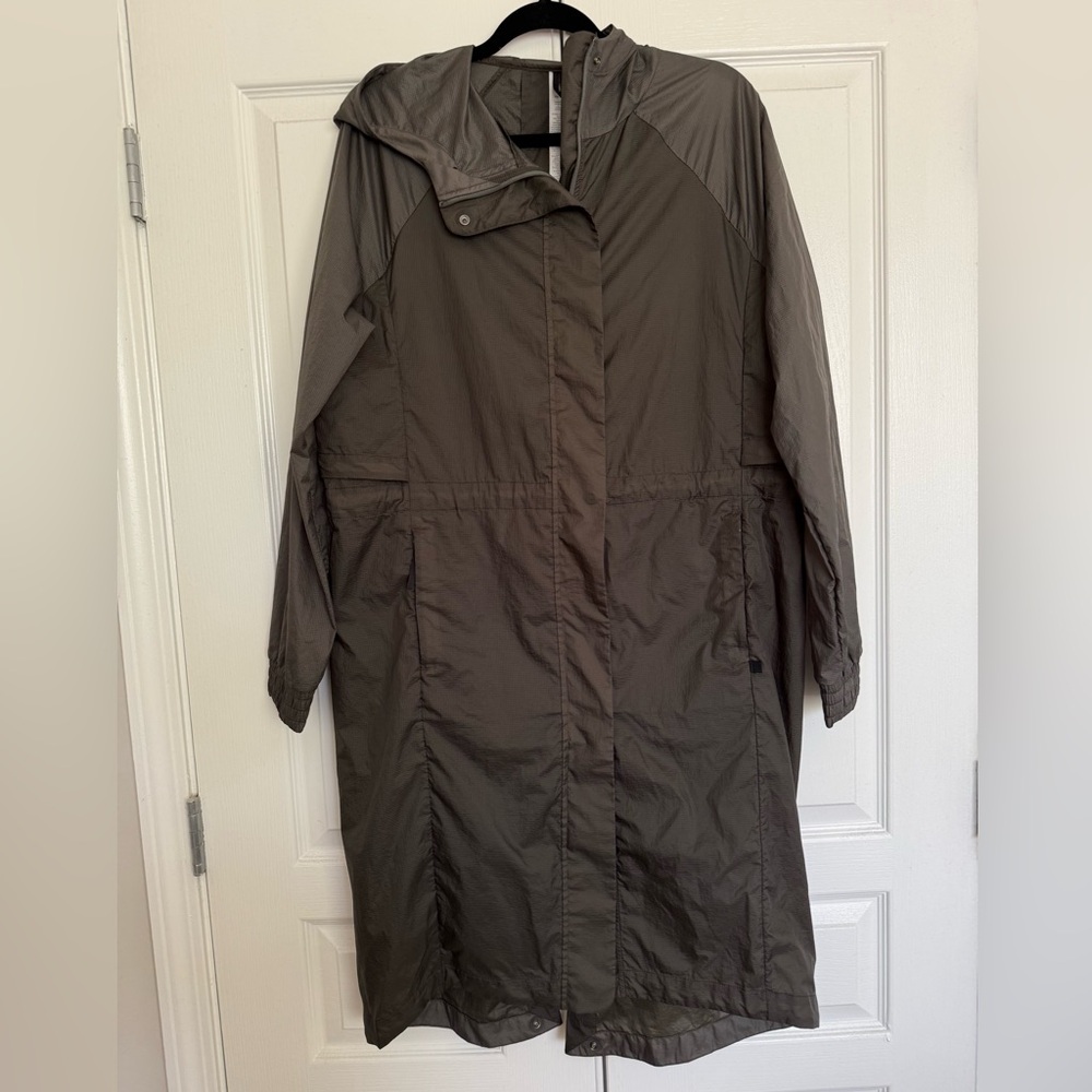 Lululemon Lab Assemblage Shell Raincoat - image 2